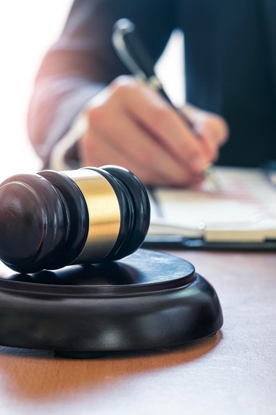 Zawieszenie postepowania z powodu czekania na decyzją administracyjną - kancelaria adwokacka warszawa Śwircz Rakowski